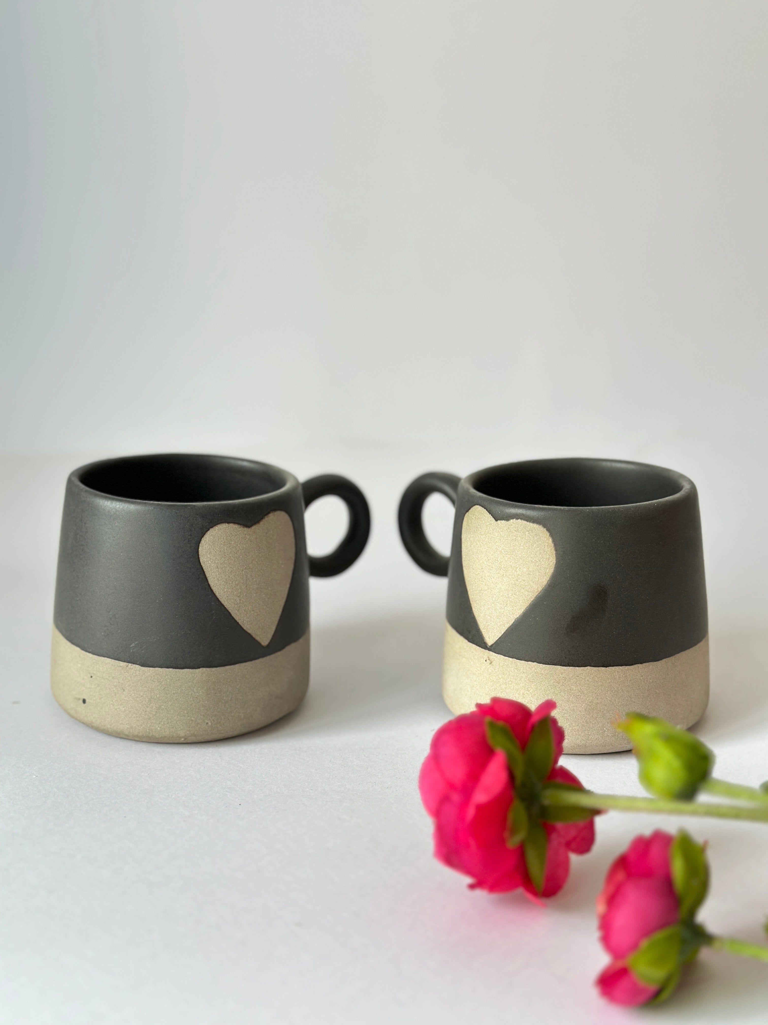 Love Happens Here Mug Black- 450ml