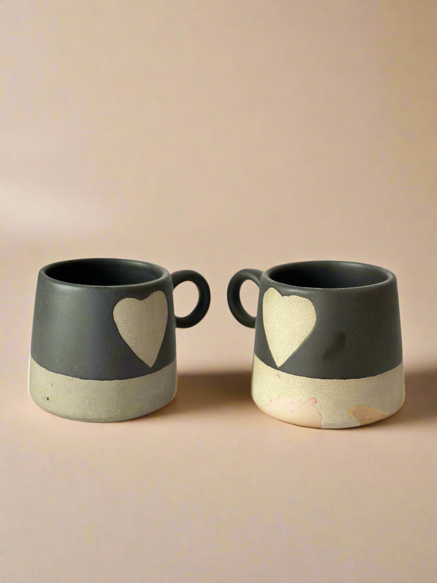 Love Happens Here Mug Black- 450ml