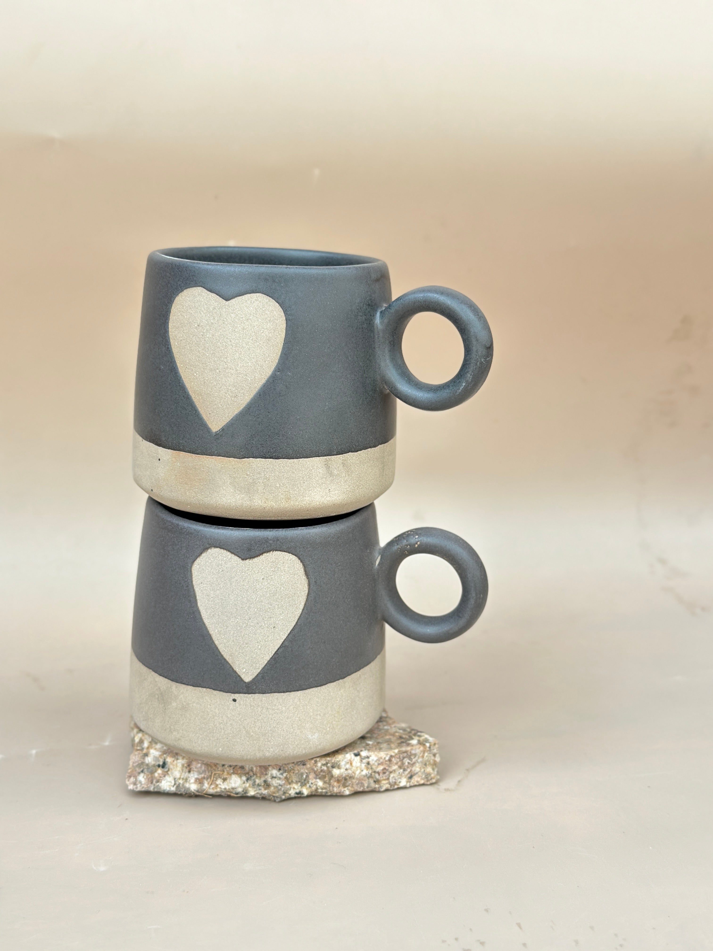 Love Happens Here Mug Black- 450ml