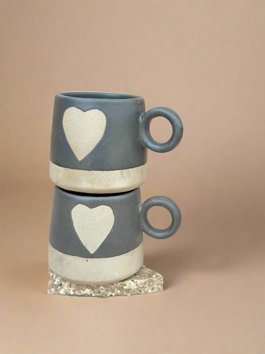 Love Happens Here Mug Black- 450ml