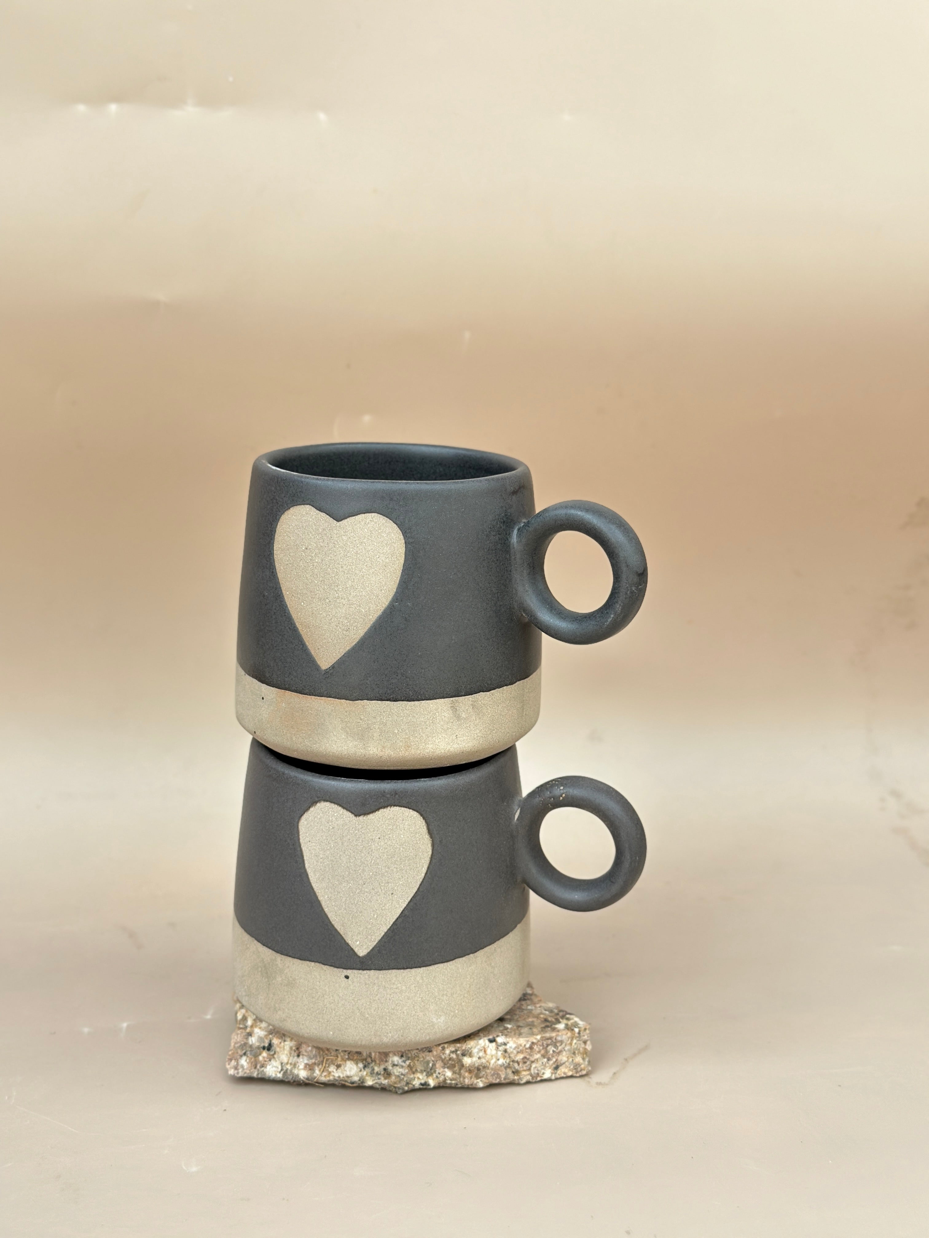 Love Happens Here Mug Black- 450ml