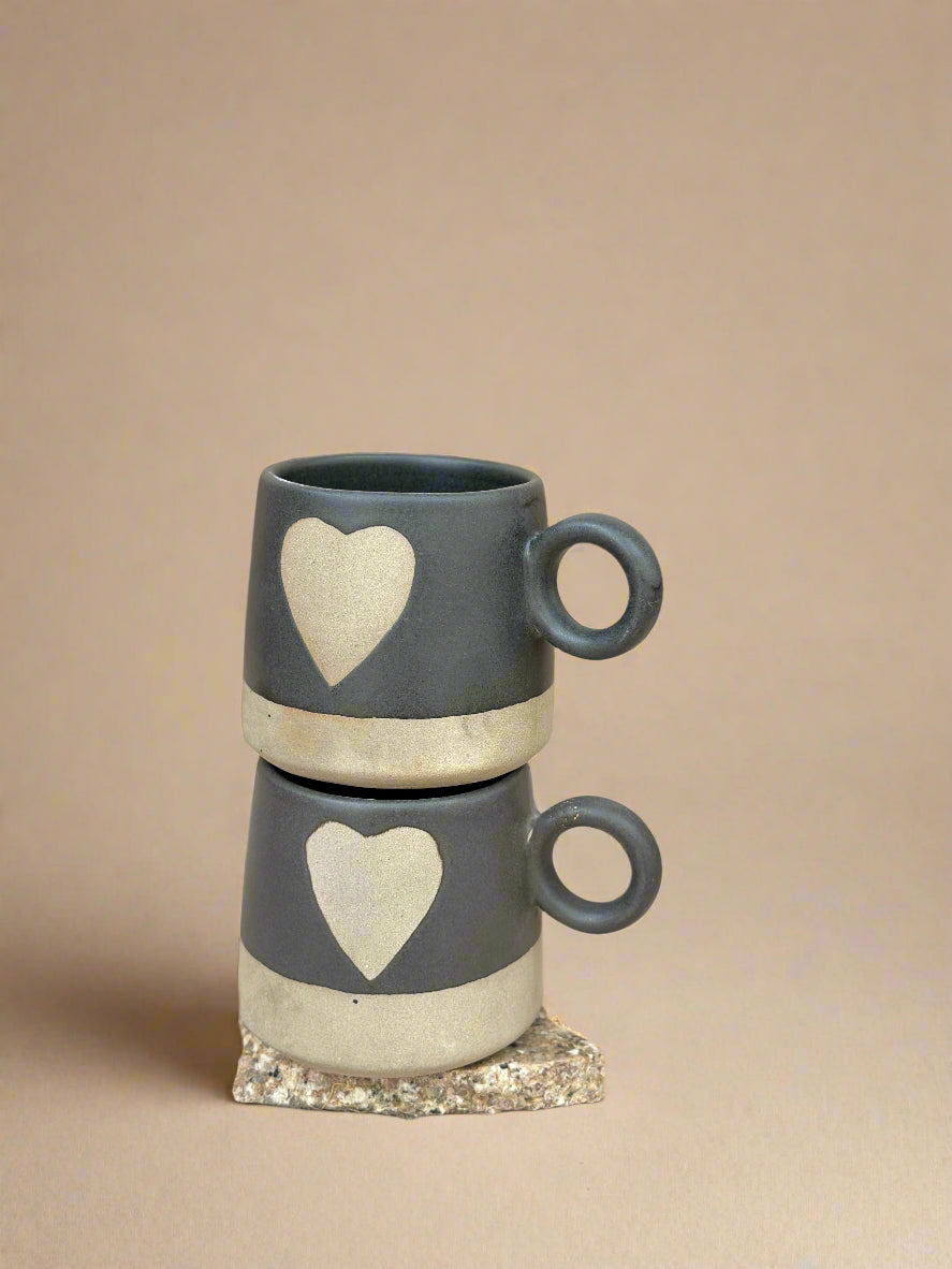 Love Happens Here Mug Black- 450ml
