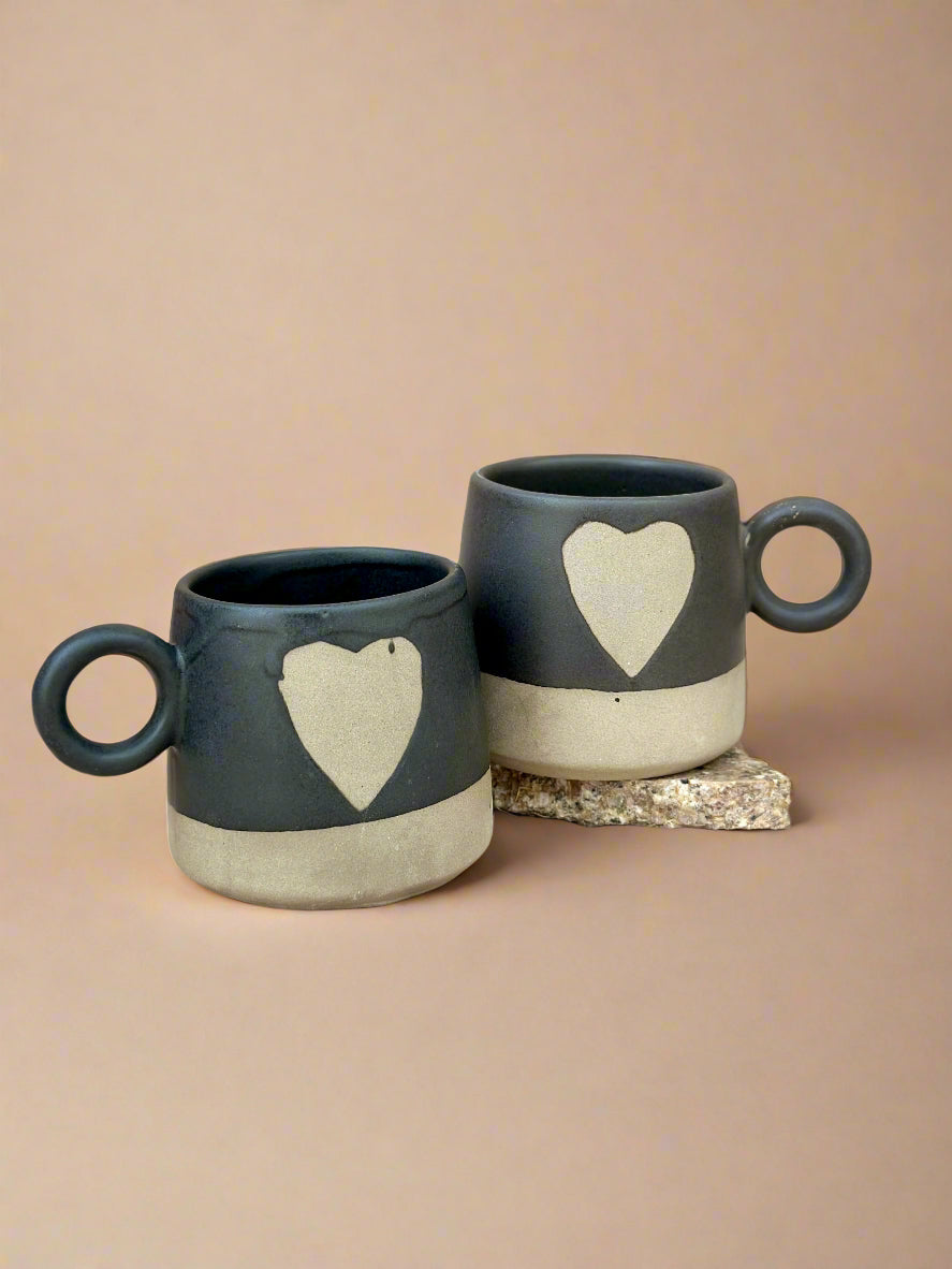Love Happens Here Mug Black- 450ml