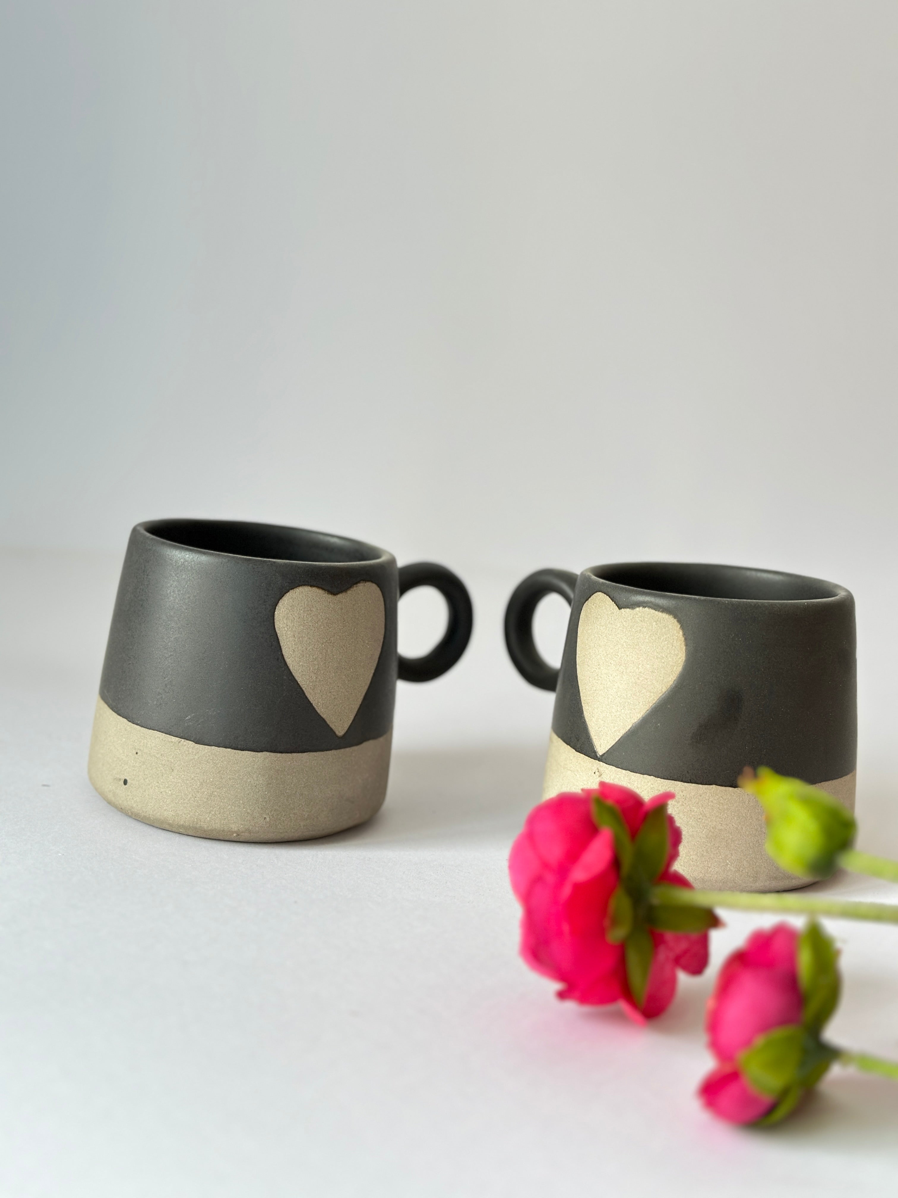 Love Happens Here Mug Black- 450ml